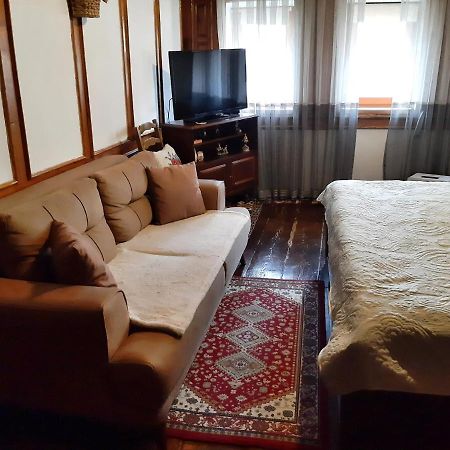 Kulla Dula Guesthouse Gjakova Eksteriør bilde