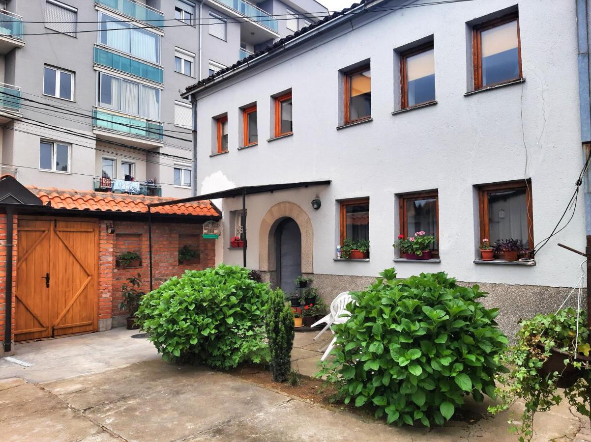 Kulla Dula Guesthouse Gjakova Eksteriør bilde