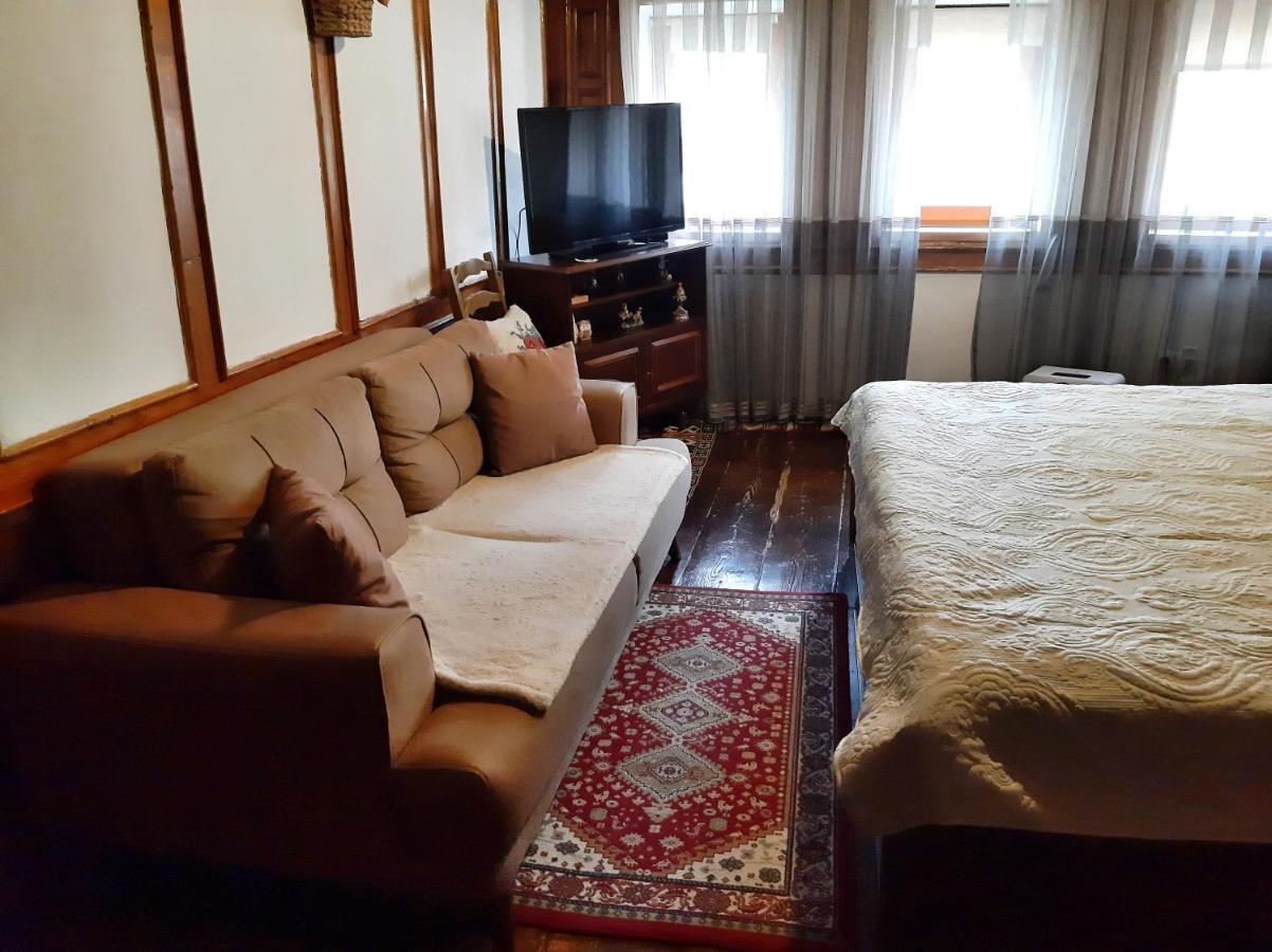 Kulla Dula Guesthouse Gjakova Eksteriør bilde