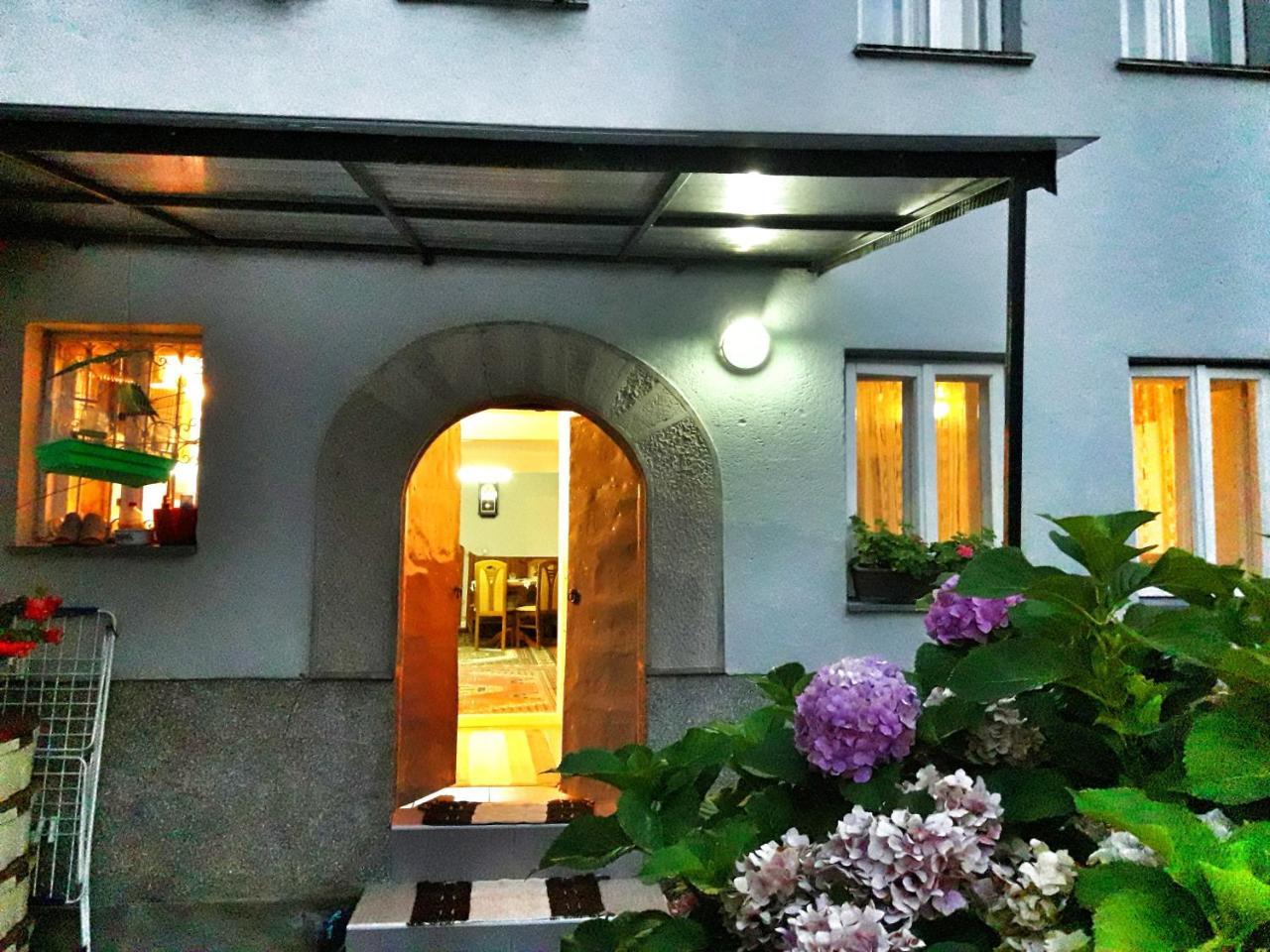 Kulla Dula Guesthouse Gjakova Eksteriør bilde