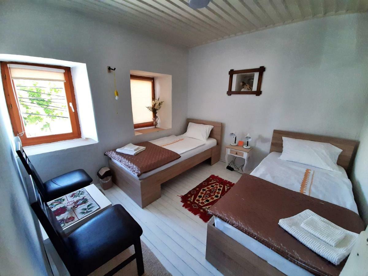 Kulla Dula Guesthouse Gjakova Eksteriør bilde